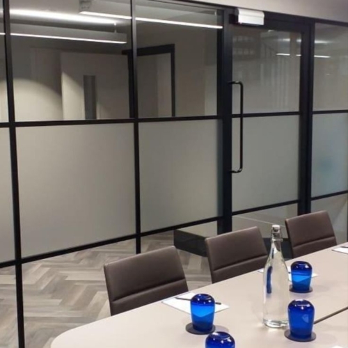 Glass partitions with black aluminium frames _ Office partitioning